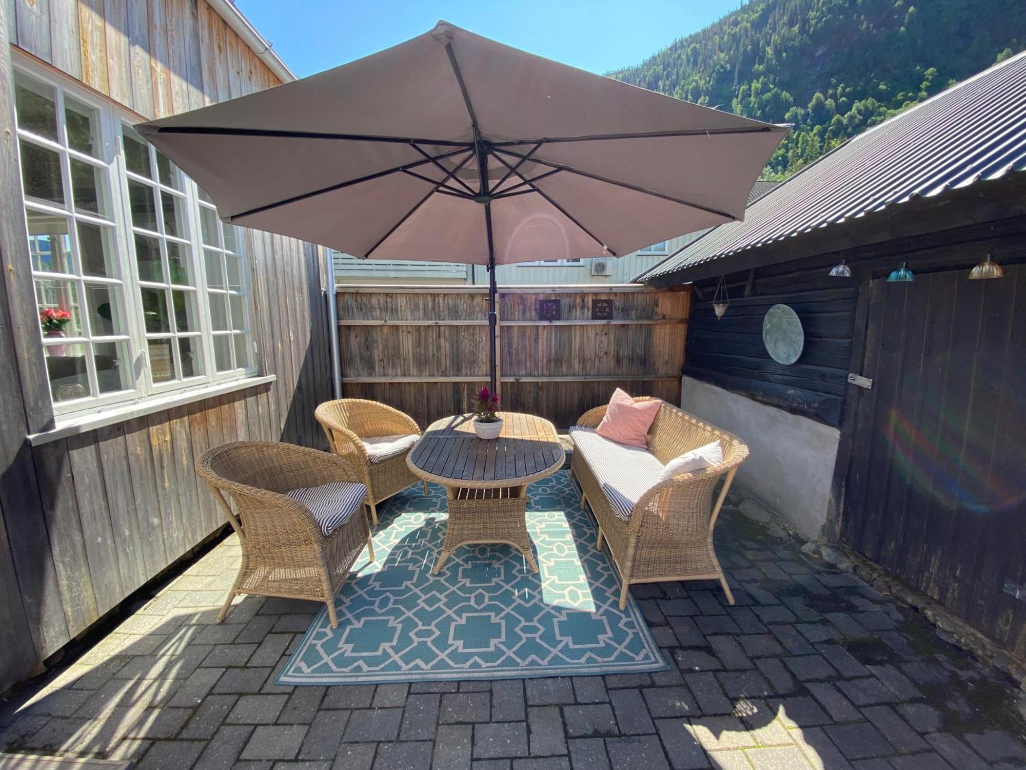 Dalen - Full House With Two Bedrooms, Patio, Garden And Central Location Exteriör bild